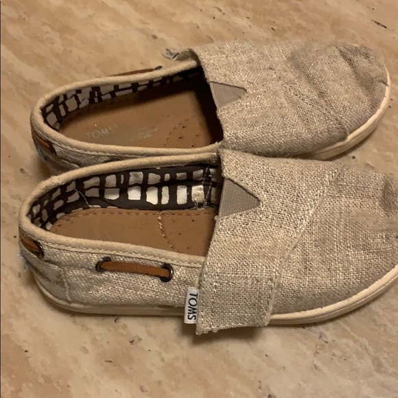 Toms - Picture 2 of 2